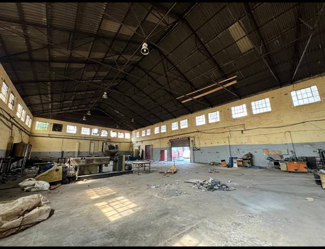 3,110M² WAREHOUSE TO LET IN INDUSTRIA WEST